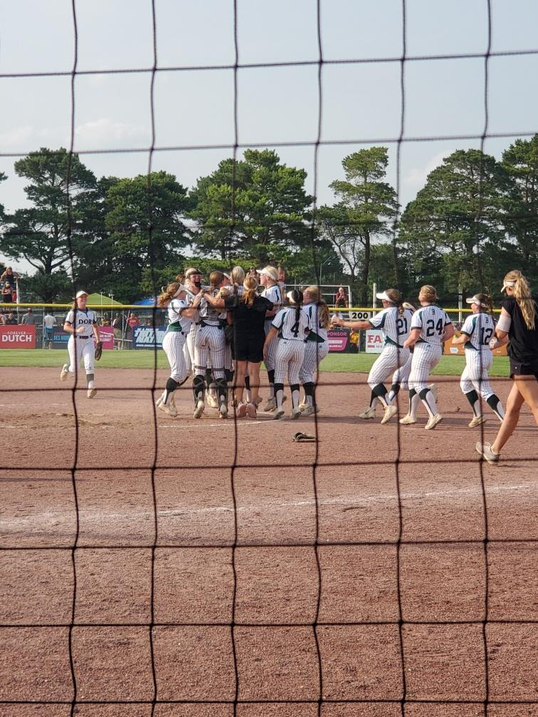 #5 Boone Softball knocks off #1 Winterset to reach 4A title game (with highlights)